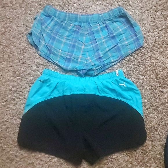 Bundle of 2 Shorts in Medium - Picture 2 of 7